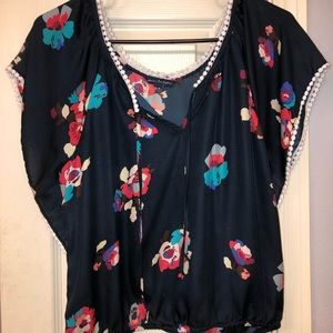 Navy blue floral top!